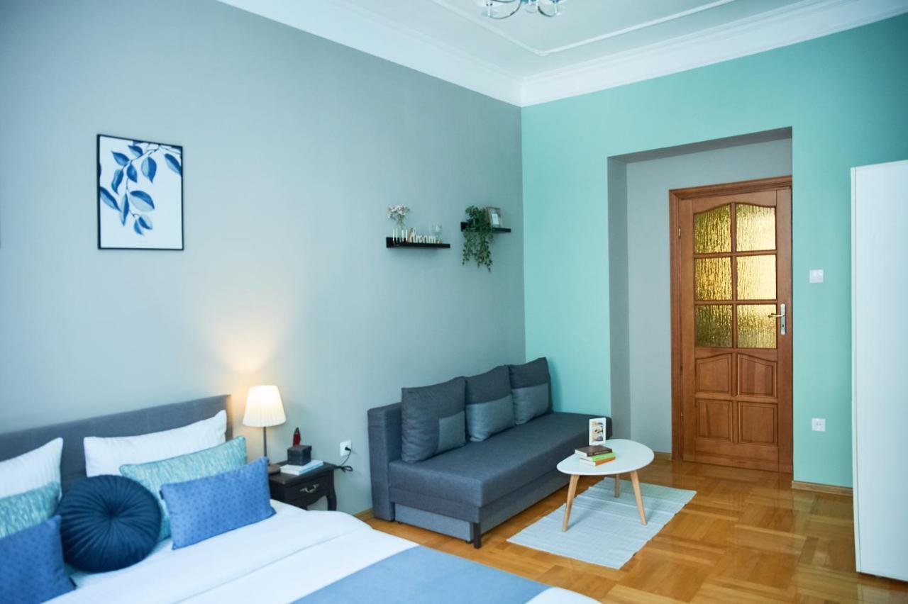 Cozy Apartment, 5Mins To Opera Lviv Buitenkant foto