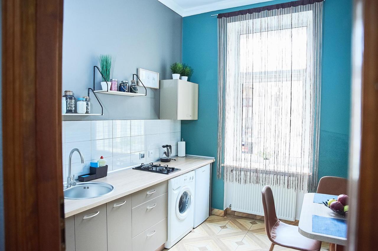 Cozy Apartment, 5Mins To Opera Lviv Buitenkant foto
