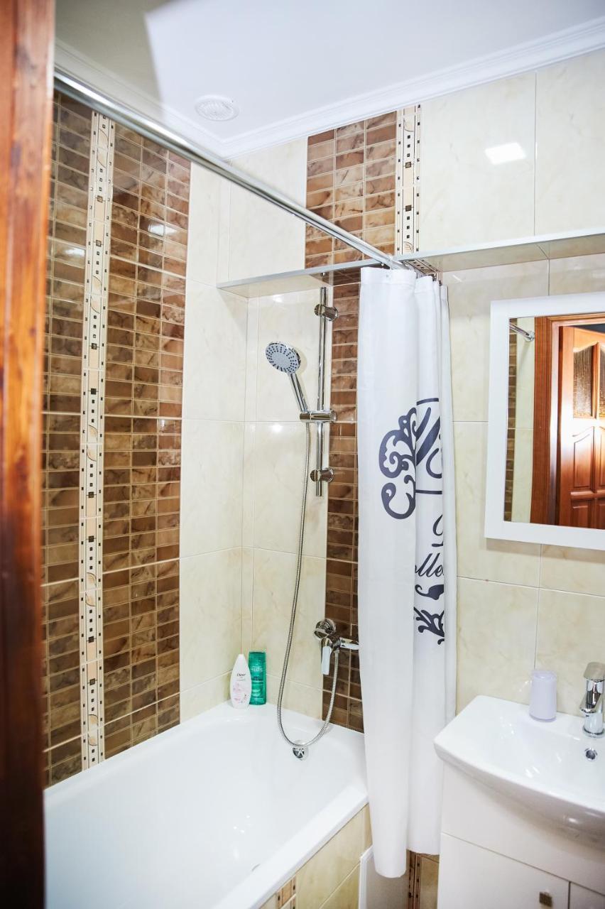 Cozy Apartment, 5Mins To Opera Lviv Buitenkant foto