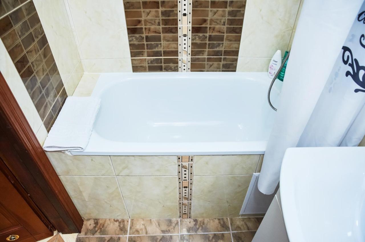 Cozy Apartment, 5Mins To Opera Lviv Buitenkant foto